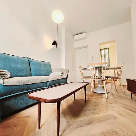 Le De Gaulle 1er - En Plein Centre