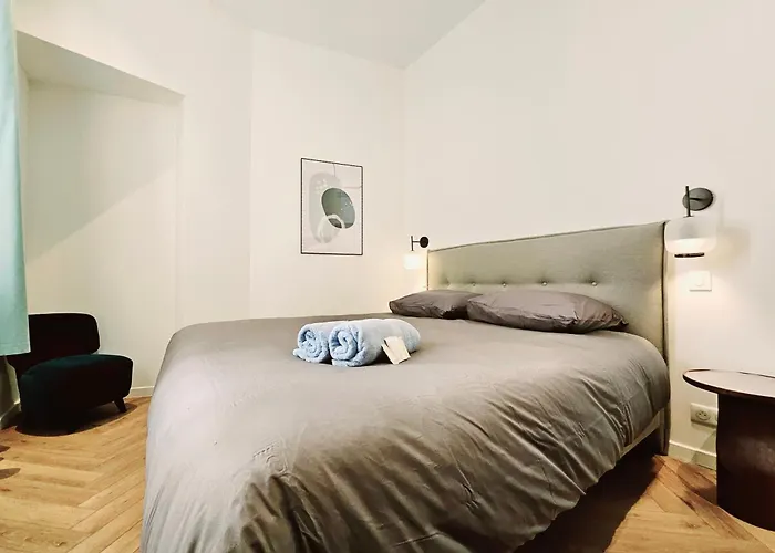 Le De Gaulle 1er - En Plein Centre * Αντίμπ