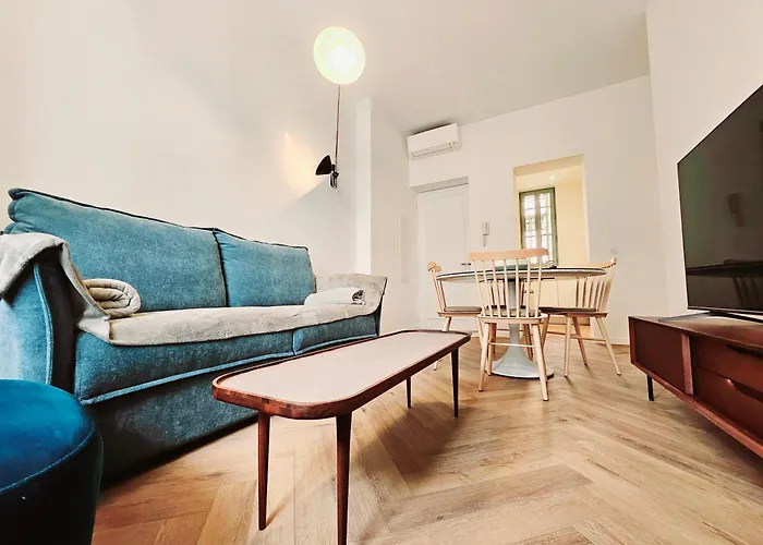 Le De Gaulle 1er - En Plein Centre